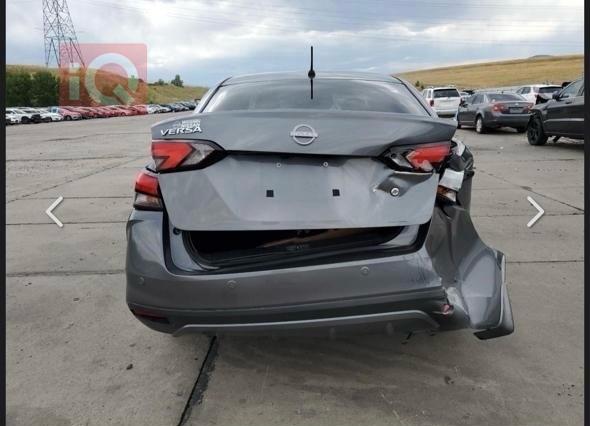 نيسان فيرسا